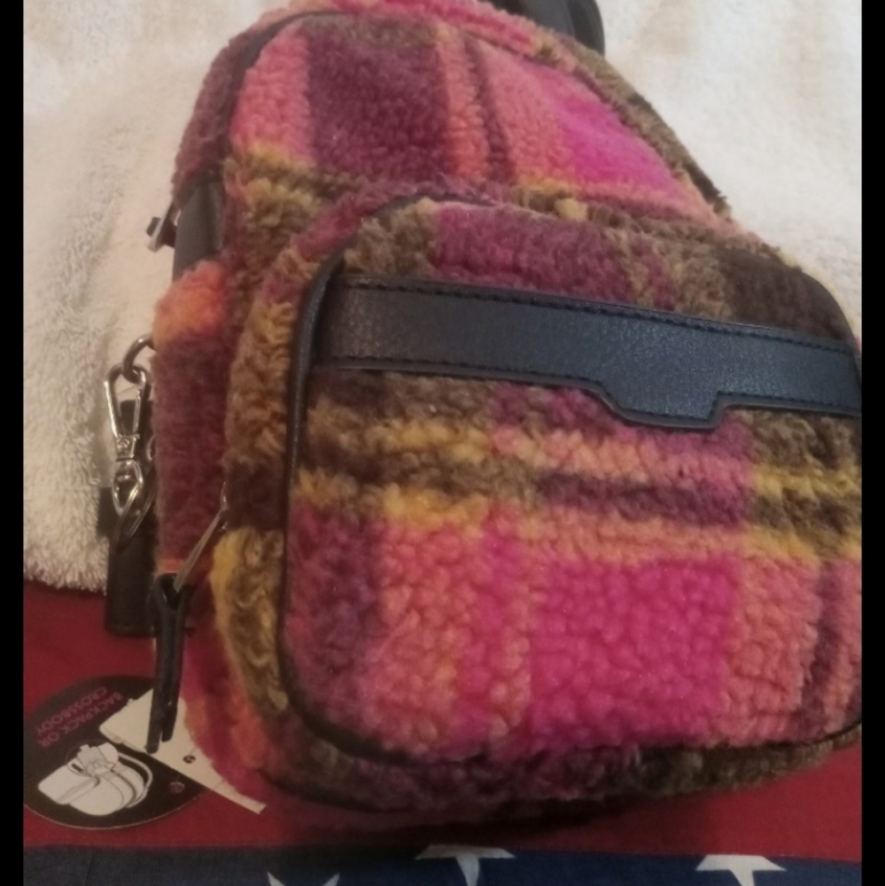 NWT☆ Convertible Crossbody/Backpack - Picture 4 of 4